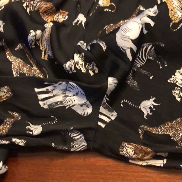 Banana Republic pjs in African animal prints/sz SM/ white piping EUC/button top - Picture 11 of 16